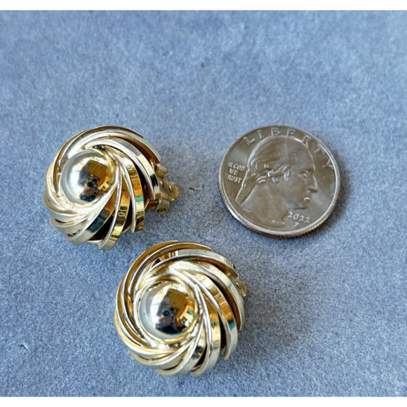 Vintage Gold-tone Spiral Swirl Design Clip On Earrings - Picture 2 of 12